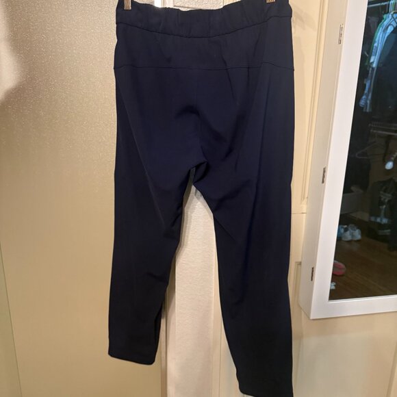 Lululemon On the Fly pant - Navy - Size 8 - Picture 3 of 6